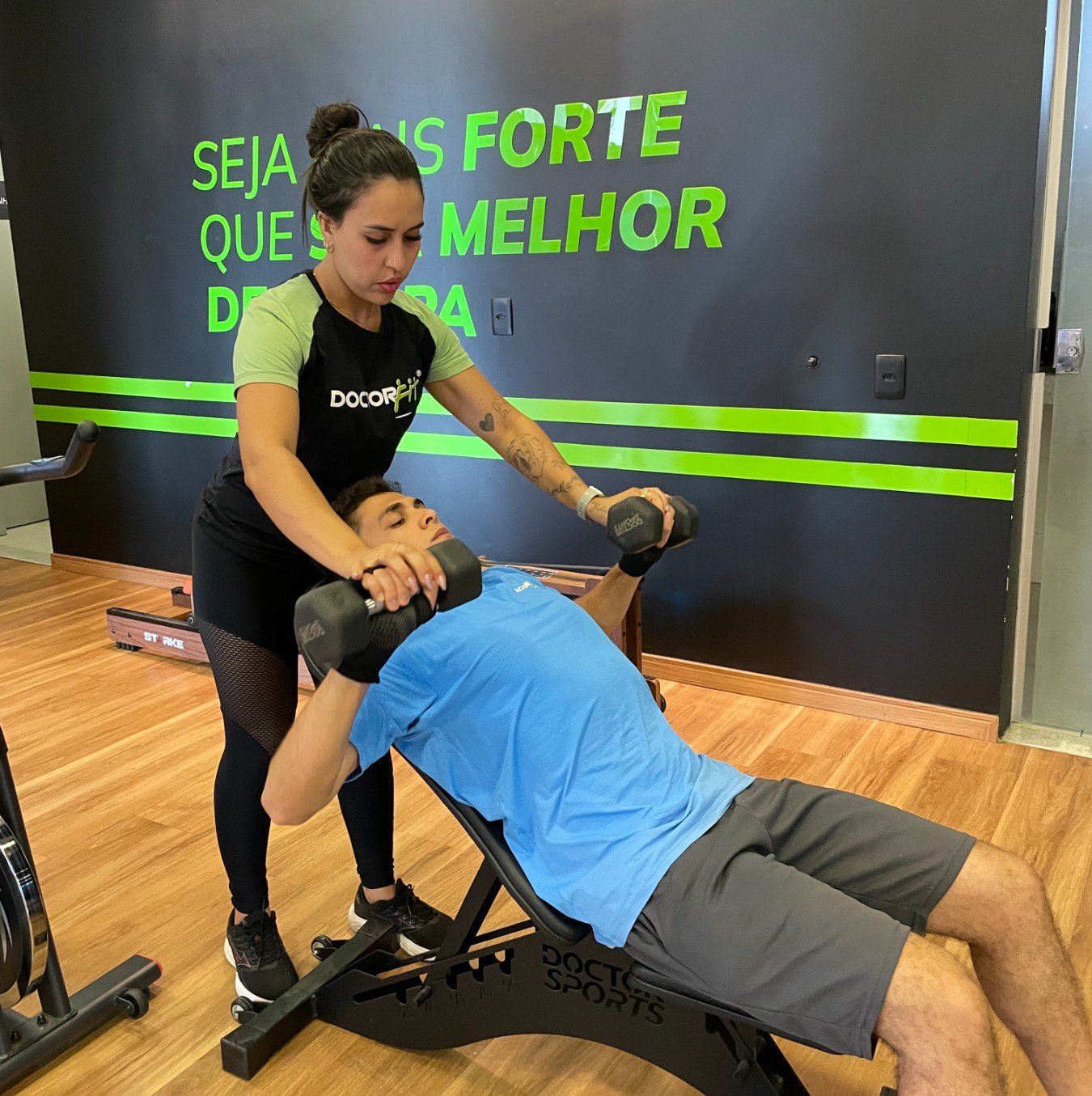 Aluno treinando no estúdio DoctorFit
